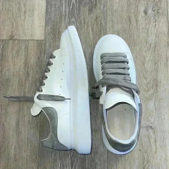 Alexander McQueen Sneakers - Picture 5 of 12